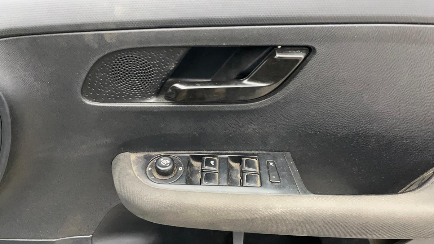 2022 Tata ALTROZ XZA PLUS DARK EDTION, Petrol, Automatic, 30,367 km, Driver Side Door Panels Control