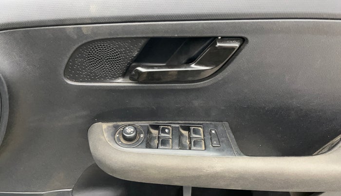 2022 Tata ALTROZ XZA PLUS DARK EDTION, Petrol, Automatic, 30,361 km, Driver Side Door Panels Control