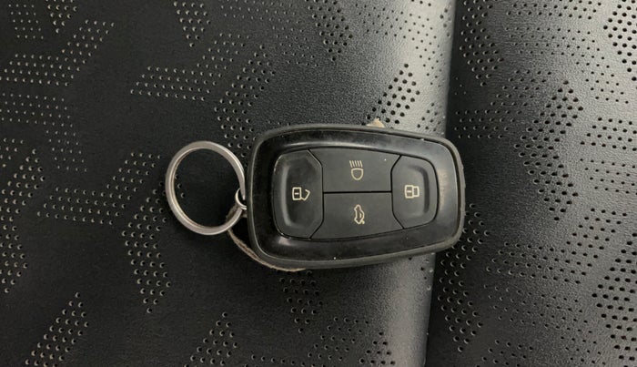 2022 Tata ALTROZ XZA PLUS DARK EDTION, Petrol, Automatic, 30,361 km, Key Close Up