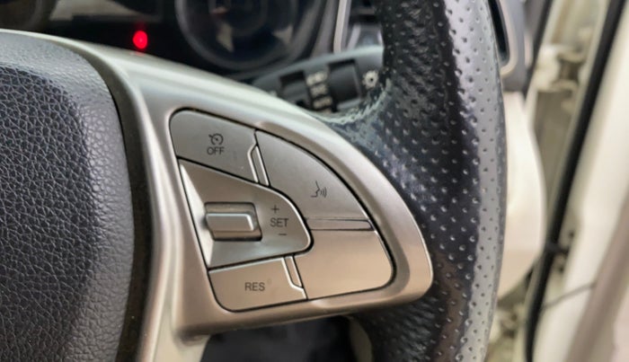 2021 Mahindra XUV300 W8 (O) 1.5 DIESEL, Diesel, Manual, 37,334 km, Adaptive Cruise Control