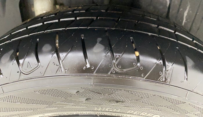 2021 Mahindra XUV300 W8 (O) 1.5 DIESEL, Diesel, Manual, 37,334 km, Left Rear Tyre Tread