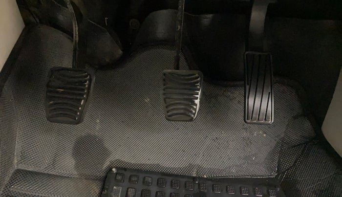 2021 Mahindra XUV300 W8 (O) 1.5 DIESEL, Diesel, Manual, 37,334 km, Pedals