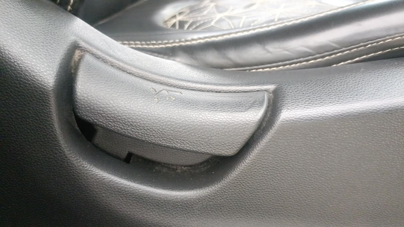 2015 Hyundai Creta E PLUS 1.6 PETROL, CNG, Manual, 1,02,271 km, Driver Side Adjustment Panel
