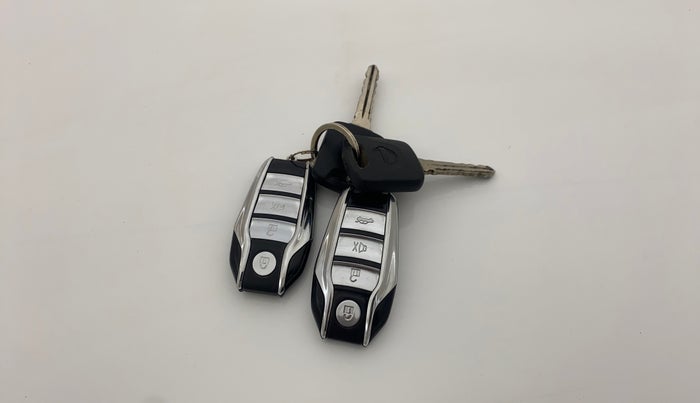 2022 Nissan MAGNITE XE, Petrol, Manual, 10,558 km, Key Close Up