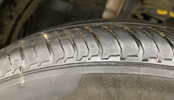 2022 Nissan MAGNITE XE, Petrol, Manual, 10,558 km, Left Front Tyre Tread