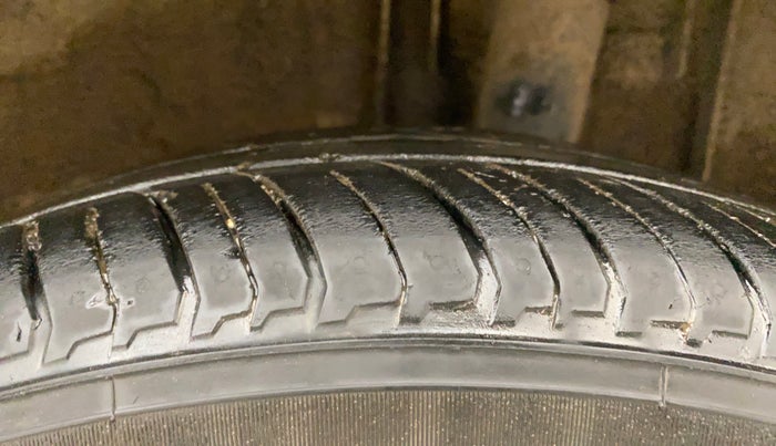 2022 Nissan MAGNITE XE, Petrol, Manual, 10,558 km, Left Rear Tyre Tread