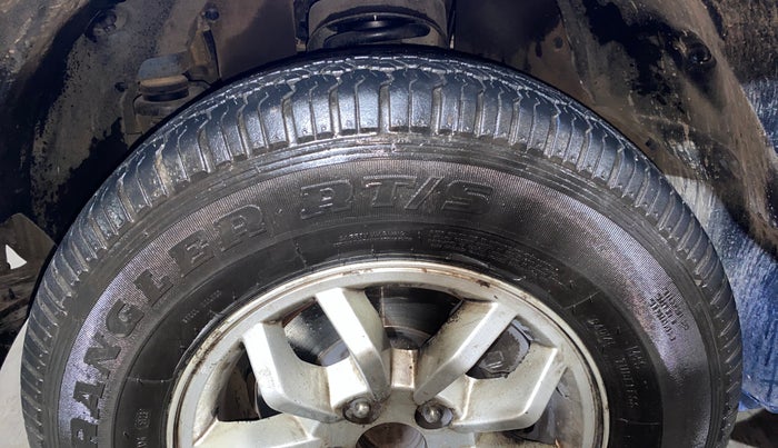 2016 Mahindra TUV300 T8, Diesel, Manual, 81,481 km, Left Front Tyre Tread