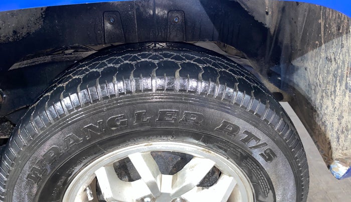 2016 Mahindra TUV300 T8, Diesel, Manual, 81,481 km, Left Rear Tyre Tread