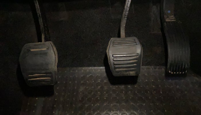 2016 Mahindra TUV300 T8, Diesel, Manual, 81,481 km, Pedals