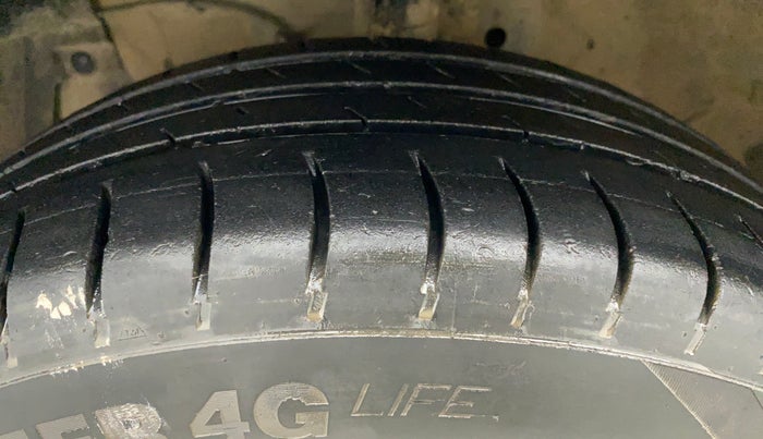 2016 Maruti Swift Dzire ZXI, Petrol, Manual, 82,298 km, Left Front Tyre Tread