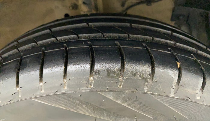 2016 Maruti Swift Dzire ZXI, Petrol, Manual, 82,298 km, Right Front Tyre Tread