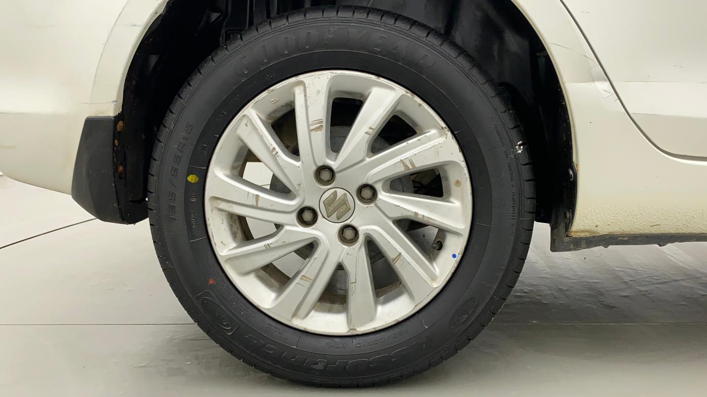 2016 Maruti Swift Dzire ZXI, Petrol, Manual, 82,298 km, Right Rear Wheel
