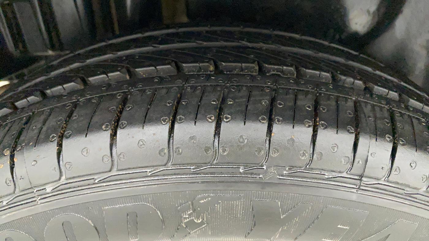 2016 Maruti Swift Dzire ZXI, Petrol, Manual, 82,298 km, Right Rear Tyre Tread