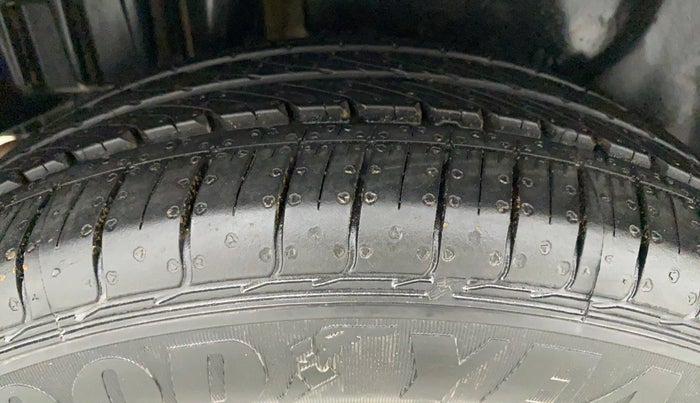 2016 Maruti Swift Dzire ZXI, Petrol, Manual, 82,298 km, Right Rear Tyre Tread