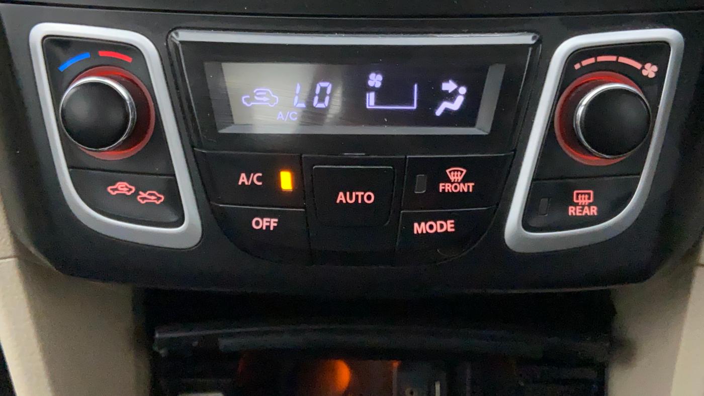 2016 Maruti Ciaz VDI+ SHVS, Diesel, Manual, 70,955 km, Automatic Climate Control