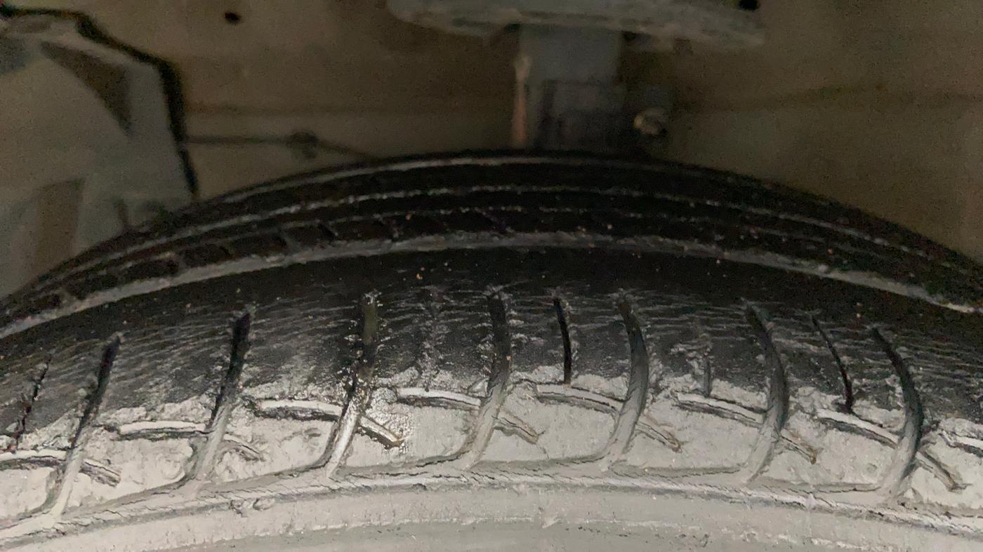 2016 Maruti Ciaz VDI+ SHVS, Diesel, Manual, 70,955 km, Left Front Tyre Tread