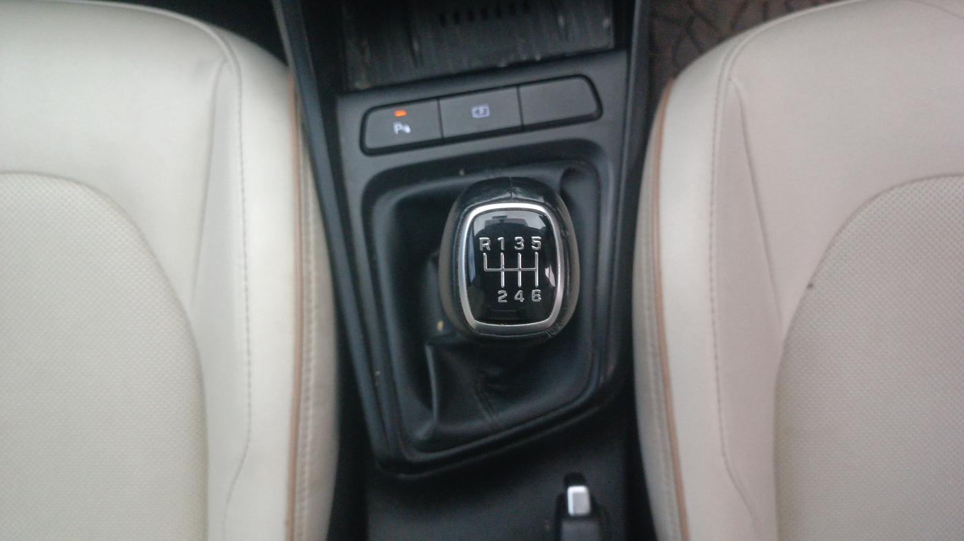 2023 Hyundai Verna SX (O) 1.5 MPI MT, Petrol, Manual, 34,307 km, Gear Lever