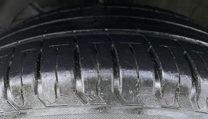 2019 Maruti Dzire ZXI, Petrol, Manual, 8,087 km, Left Front Tyre Tread