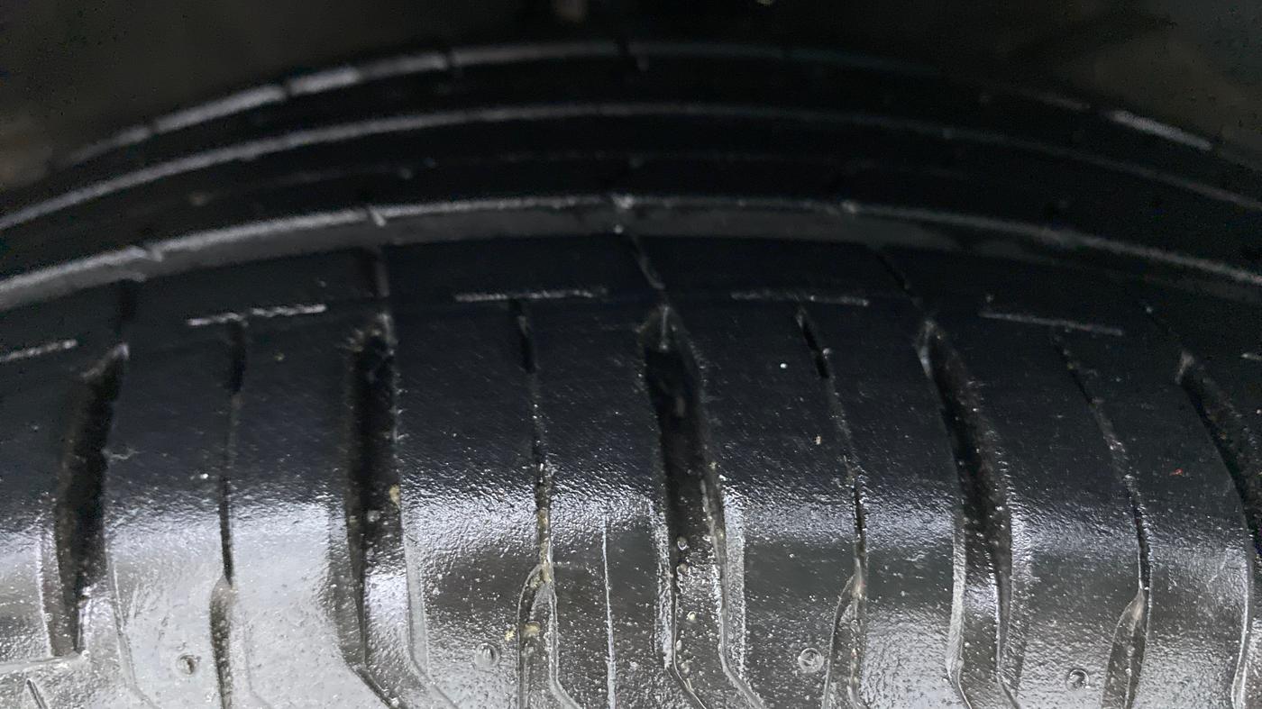 2019 Maruti Dzire ZXI, Petrol, Manual, 8,087 km, Right Front Tyre Tread