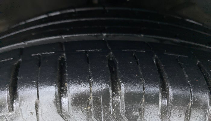 2019 Maruti Dzire ZXI, Petrol, Manual, 8,087 km, Right Front Tyre Tread