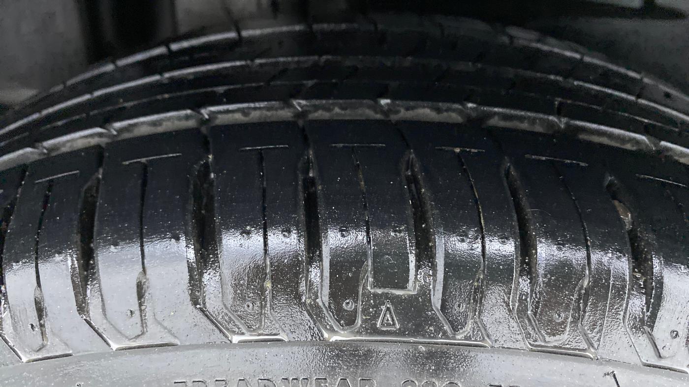 2019 Maruti Dzire ZXI, Petrol, Manual, 8,087 km, Right Rear Tyre Tread