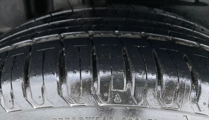 2019 Maruti Dzire ZXI, Petrol, Manual, 8,087 km, Right Rear Tyre Tread