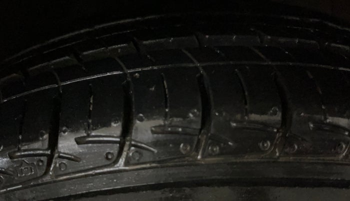 2019 Hyundai Grand i10 SPORTZ (O) AT 1.2 KAPPA VTVT, Petrol, Automatic, 59,620 km, Right Front Tyre Tread