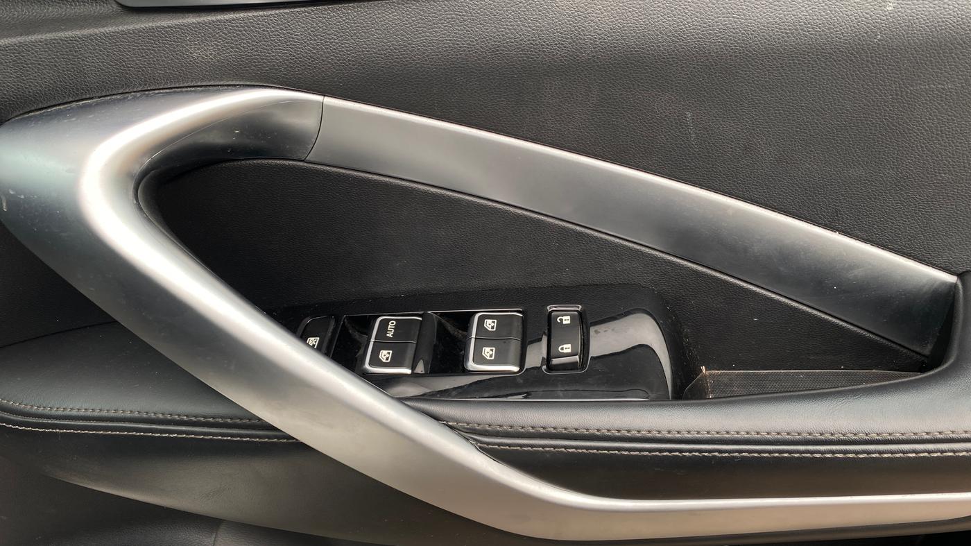 2021 MG HECTOR SMART 1.5 DCT PETROL, Petrol, Automatic, 35,231 km, Driver Side Door Panels Control