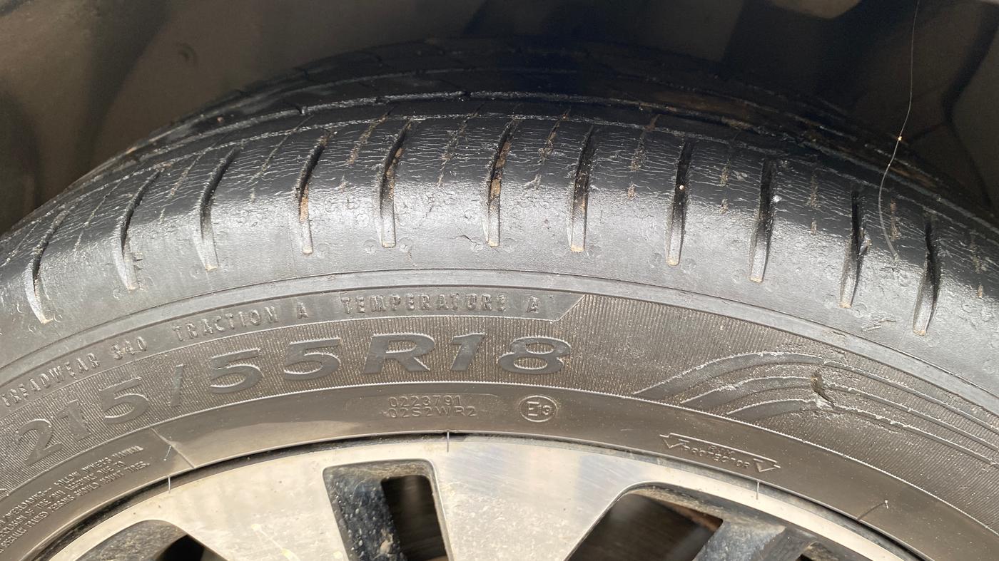 2021 MG HECTOR SMART 1.5 DCT PETROL, Petrol, Automatic, 35,231 km, Left Front Tyre Tread