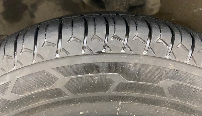2013 Maruti Ritz LXI, Petrol, Manual, 66,076 km, Left Front Tyre Tread