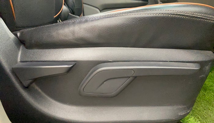 2016 Mahindra Kuv100 K8 D 6 STR, Diesel, Manual, 90,470 km, Driver Side Adjustment Panel