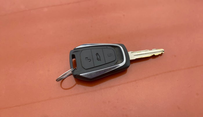 2016 Mahindra Kuv100 K8 D 6 STR, Diesel, Manual, 90,470 km, Key Close Up