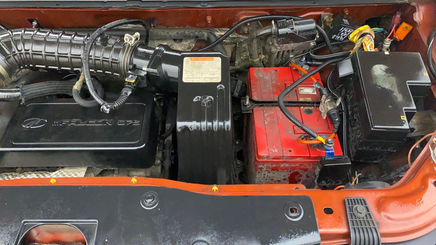 2016 Mahindra Kuv100 K8 D 6 STR, Diesel, Manual, 90,515 km, Engine View - Left