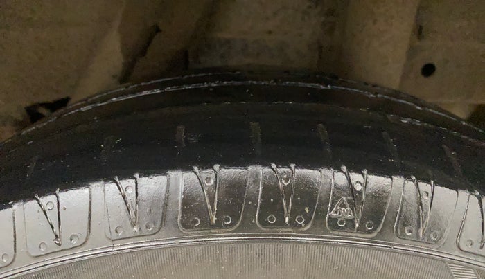 2016 Mahindra Kuv100 K8 D 6 STR, Diesel, Manual, 90,470 km, Left Rear Tyre Tread