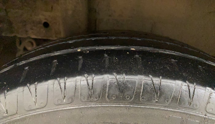 2016 Mahindra Kuv100 K8 D 6 STR, Diesel, Manual, 90,470 km, Right Rear Tyre Tread