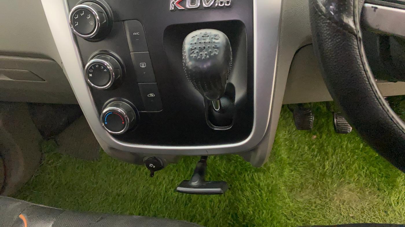 2016 Mahindra Kuv100 K8 D 6 STR, Diesel, Manual, 90,515 km, Gear Lever