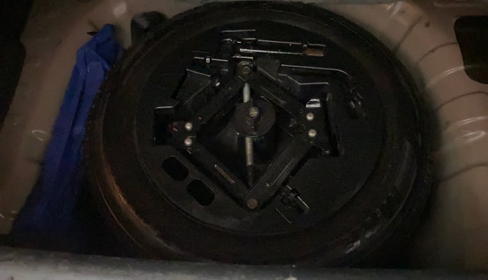 2016 Mahindra Kuv100 K8 D 6 STR, Diesel, Manual, 90,470 km, Spare Tyre