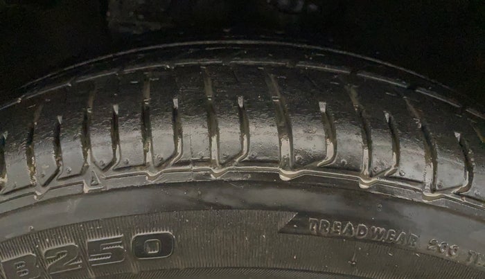 2020 Hyundai Elite i20 MAGNA PLUS 1.2, Petrol, Manual, 13,604 km, Left Front Tyre Tread