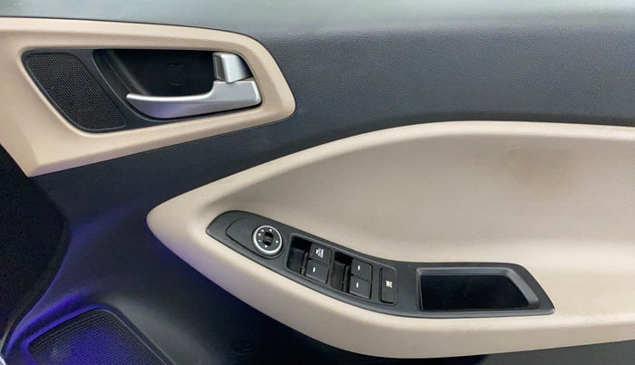 2020 Hyundai Elite i20 MAGNA PLUS 1.2, Petrol, Manual, 13,604 km, Driver Side Door Panels Control