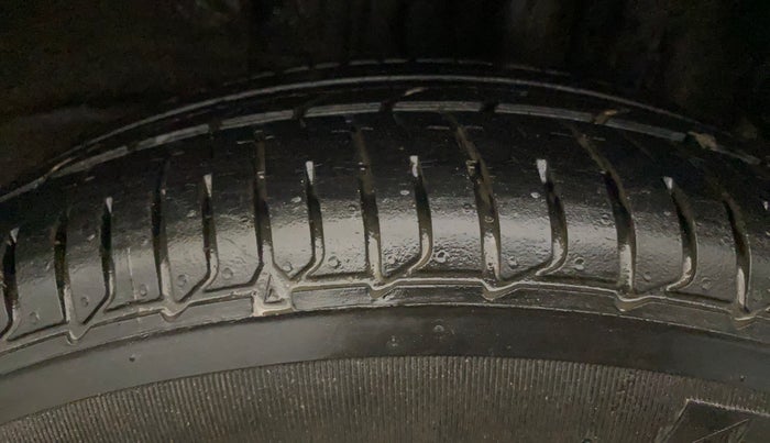 2020 Hyundai Elite i20 MAGNA PLUS 1.2, Petrol, Manual, 13,604 km, Left Rear Tyre Tread