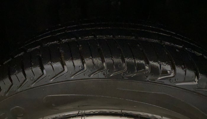 2017 Renault Kwid RXT 1.0, Petrol, Manual, 51,538 km, Left Front Tyre Tread