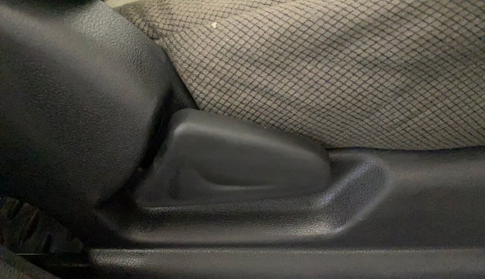 2017 Renault Kwid RXT 1.0, Petrol, Manual, 51,538 km, Driver Side Adjustment Panel