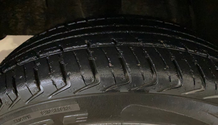 2017 Renault Kwid RXT 1.0, Petrol, Manual, 51,538 km, Right Rear Tyre Tread