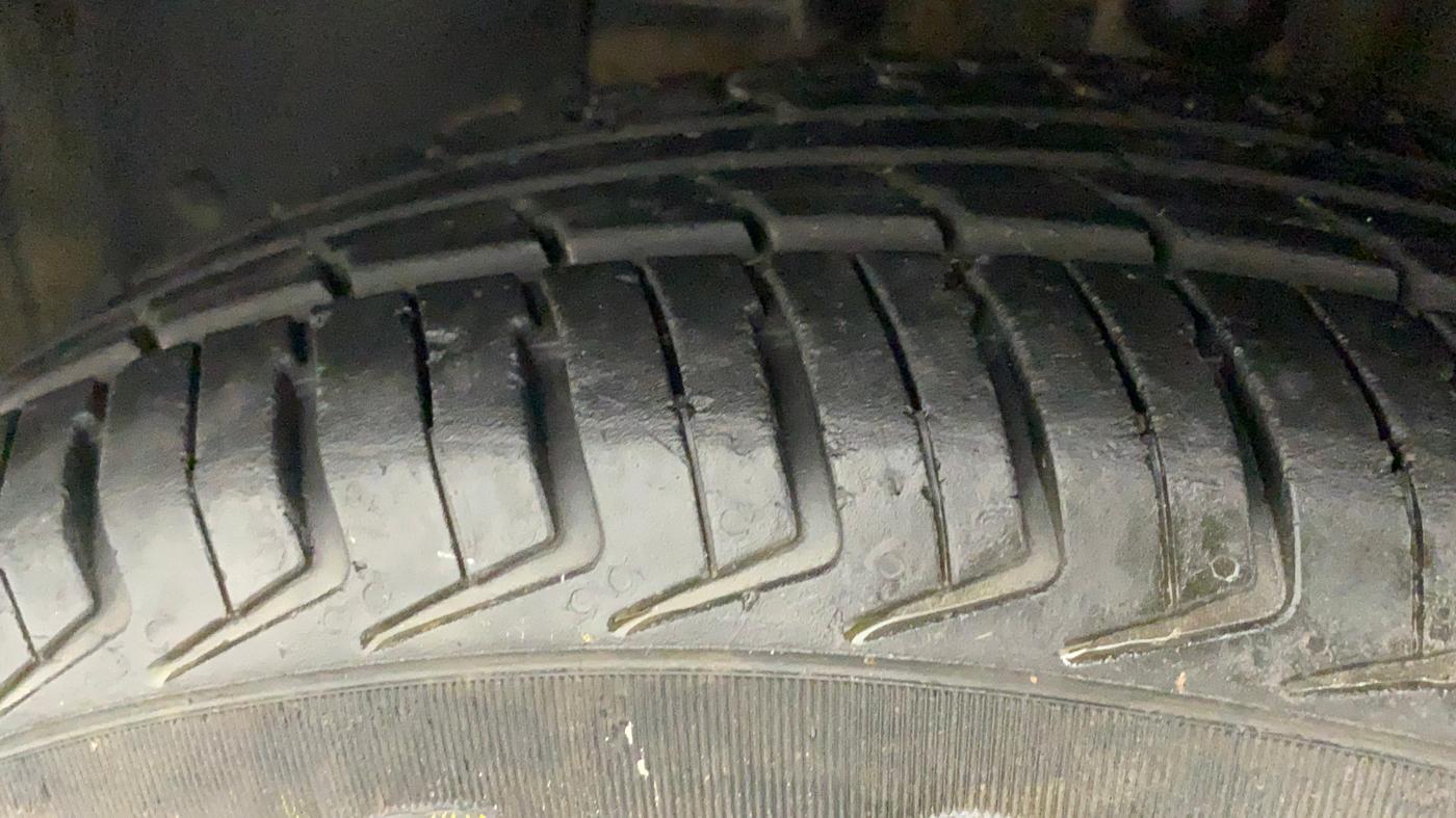 2018 Datsun Redi Go A, Petrol, Manual, 21,325 km, Left Front Tyre Tread