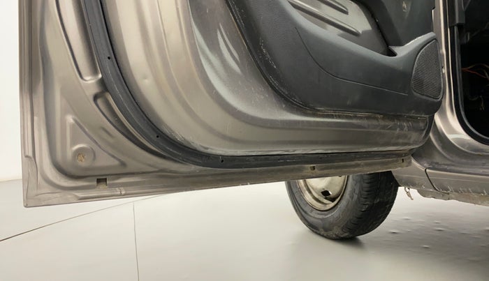2018 Datsun Redi Go A, Petrol, Manual, 21,325 km, Front passenger door - Slight discoloration