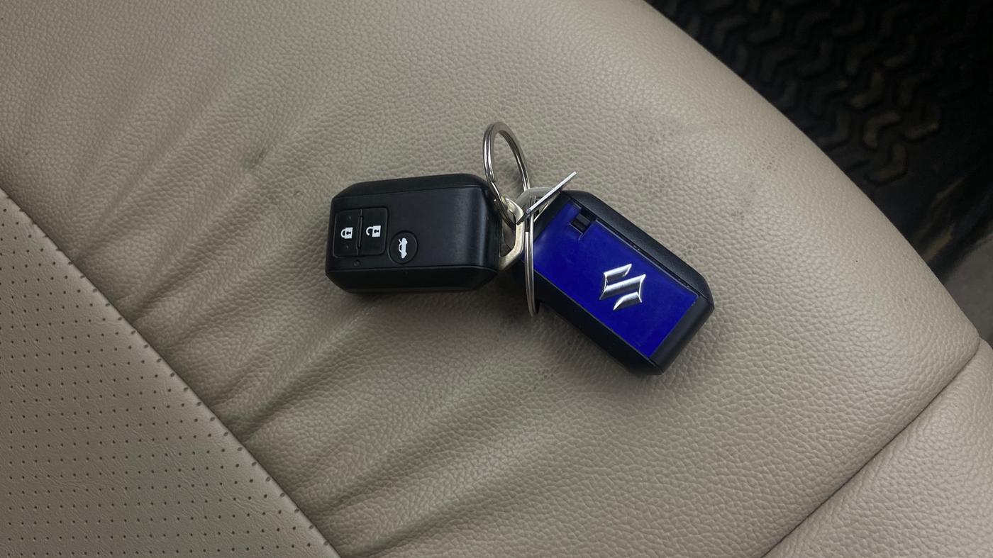 2023 Maruti Dzire ZXI Plus AMT, Petrol, Automatic, 23,956 km, Key Close Up