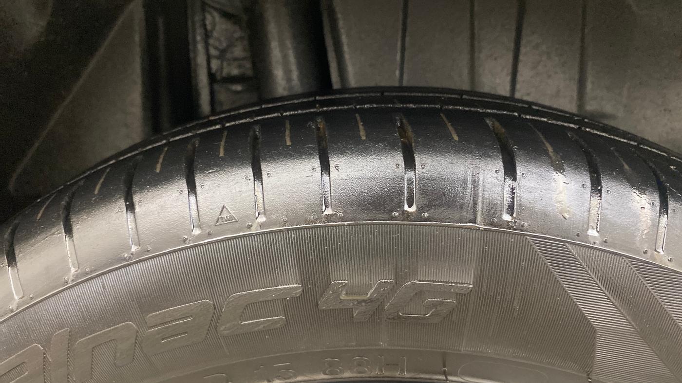 2023 Maruti Dzire ZXI Plus AMT, Petrol, Automatic, 23,956 km, Right Rear Tyre Tread