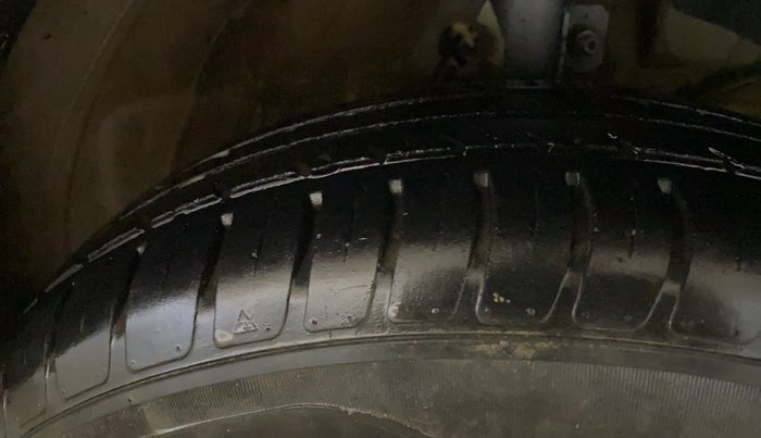 2023 Maruti Swift VXI, Petrol, Manual, 40,237 km, Right Front Tyre Tread