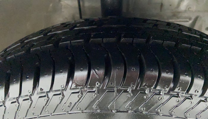 2011 Toyota Etios Liva G, Petrol, Manual, 67,800 km, Right Front Tyre Tread