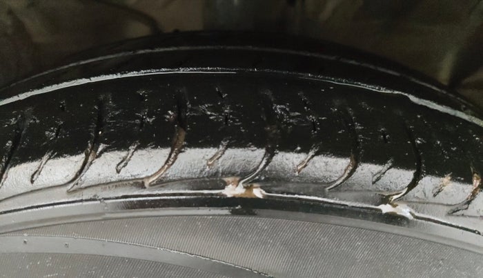 2020 KIA SELTOS HTE 1.5 DIESEL, Diesel, Manual, 74,418 km, Right Front Tyre Tread